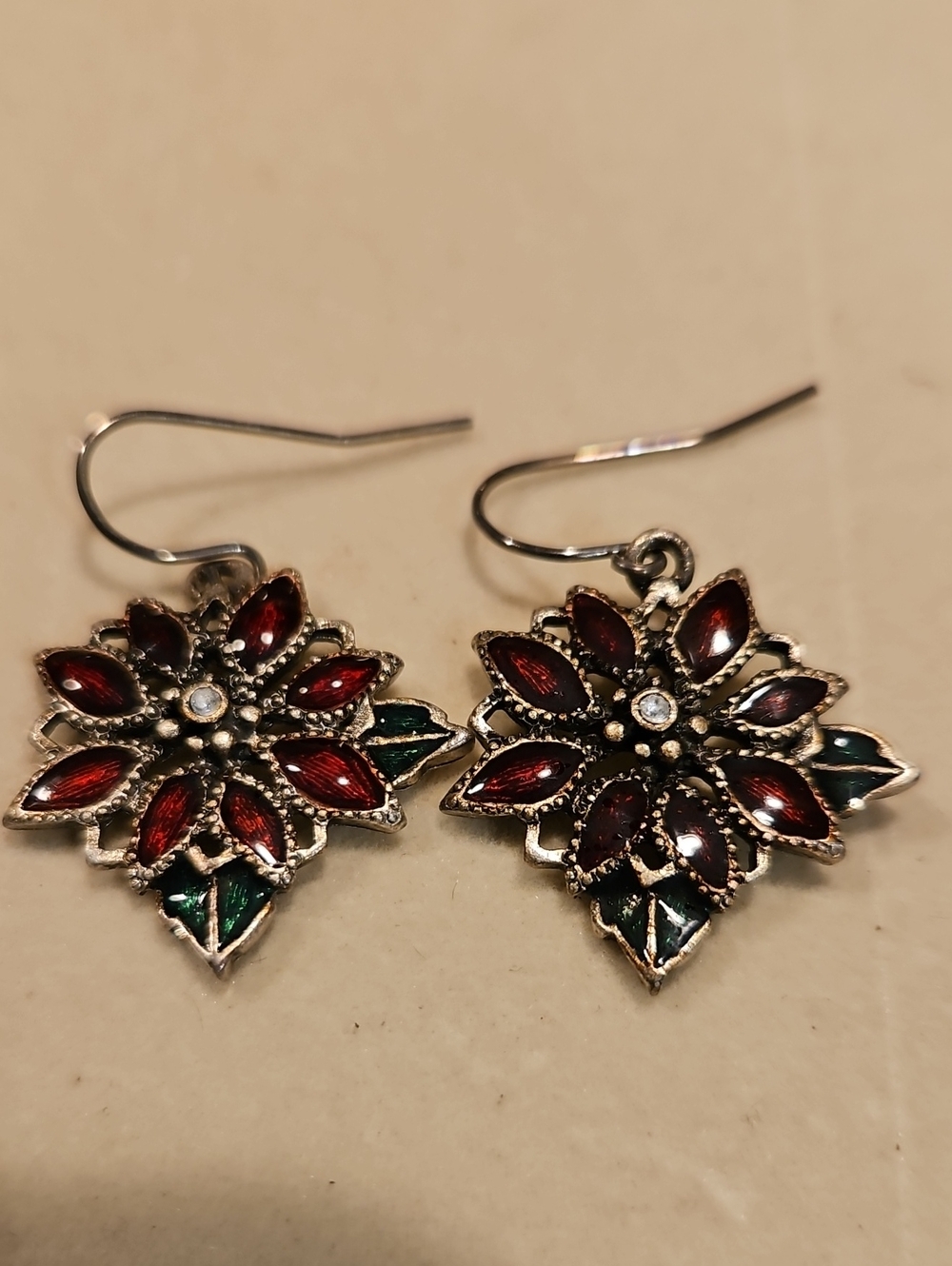 POINTSETTA EARRING IN SILVER TONE 1"
